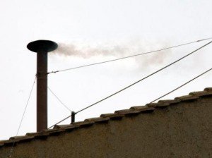 Conclave-2013-Fumata-bianca-586x438 (1)